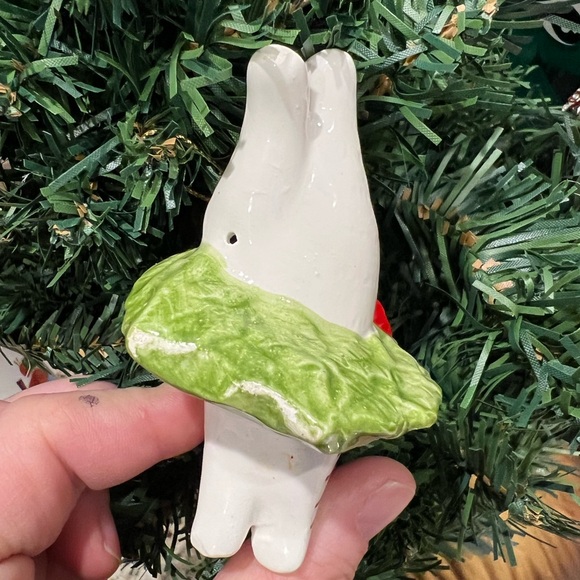 Vintage Kilban cat Christmas ornament jumping through wreath. - Picture 4 of 5